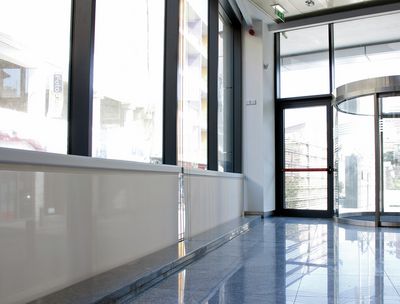 Skylight systemen, SG 8600, Multiscreen 1-10%, Room shot "FIMBank", Malta