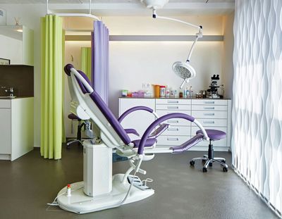 Verticale lamelgordijnsystemen, SG 2910, Multi Visio, Room shot "Health Centre Rigi AG", Küssnacht, Switzerland, Vertical Waves